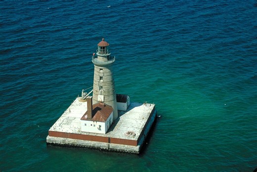 Michigan lighthouse mystery: Air Force pilot crashes, leaves heartbreaking note before disappearing