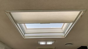 Installer un store encastré pour les puits de lumière de votre VR