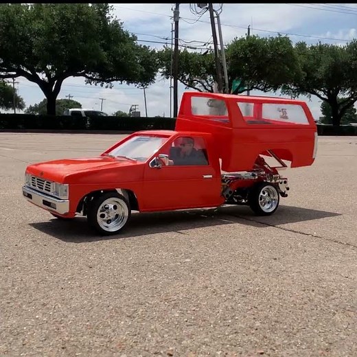 The coolest RC truck feature ever? 🛻 #rc #rctruck #redcat