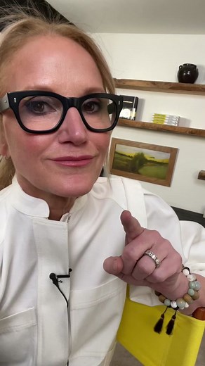 You know that difficult conversation you need to have? The one you’ve been avoiding? You might have to talk to your boss, a friend, a parent, your partner, or the ex of your partner… Your friend Mel Robbins is here to give you the kick in the pants you need to finally have that conversation. On today’s episode of the #melrobbinspodcast, I am going to share the 3️⃣ reasons WHY you’re putting off this conversation and the 6️⃣ science-backed steps you need to handle ANY challenging conversation. Yo