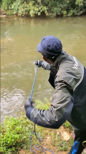 “Giant Magnet Fishing for Lost Treasures – You Won’t Believe What I Found!”#viralvideo #fishing