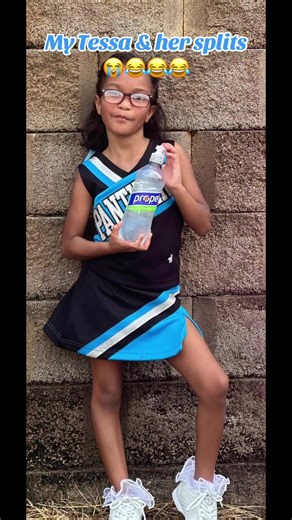 Tessa's Hilarious Cheerleading Splits 🏆😂