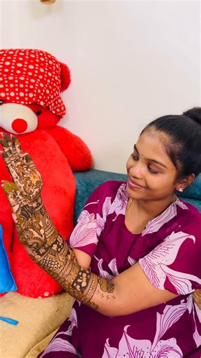 Shilpa Vishnugowda on Instagram: "Wednesday mini vlog -401 NAIL ART Pavithra Insta id : @ladieschoicemakeover Contact no : 9449414751 Mehandi Meghana js Insta id : @mehandi_by_meghana Contact no : 6363369873 #minivlog #food #goodfood #goodhealth"