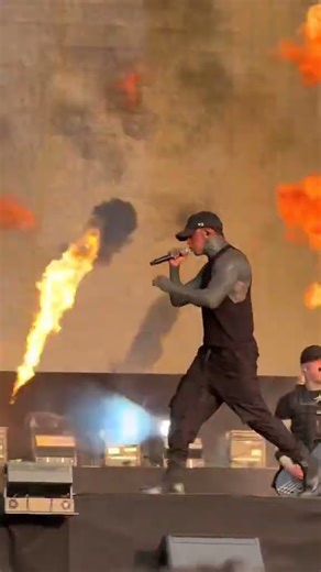 Falling in Reverse - Watch the World Burn - Florence 🔥🔥🔥Source: @GioMercia#ronnieradke