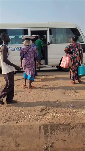 26 shares · 37 comments | 藍藍藍money prank on bus conductors and passengers went wrong  #prank #verydarkblackman #viral #brainjotter #goviral #fyp | Madover Center | Facebook