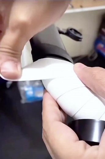 How to Properly Tie and Remove Handlebars on Your Road Bike
