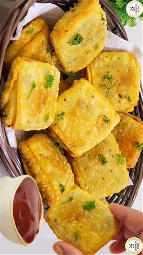 Crispy & Tasty Veg Pocket Puff Recipe | Box Patties Veg Snacks Recipe #shorts #CrispyVegPockets​