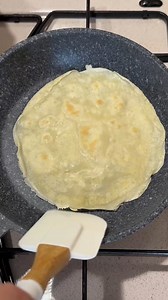 🥛🌽 Acqua e farina, solo 2 ingredienti per realizzare i famosi Scrippelletti teramani, da farcire sia in versione salata che dolce 😋 Ricetta completa nei commenti 👩‍🍳🥣 | Blog Giallozafferano