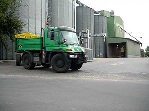 Unimog U400, Schlüter Super 850 und Case IH 1455XL bei der Getreideernte 2010