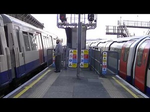Both Metropoltian & Jubilee Lines Departing Finchley Road at the Same Time
