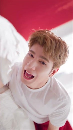 POND'S AGE MIRACLE เซรั่มหน้าเด็กที่ช่วยลดเลือนริ้วรอยและจุดด่างดำ และเตรียมผิวให้ดูอิ่มฟูพร้อมทำงาน