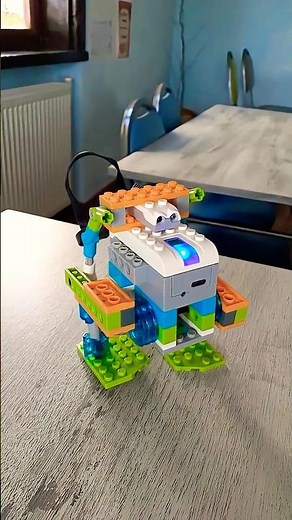 Lego Wedo 2.0 Walking robot #roboticsforbeginners #roboticsforkids