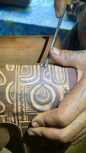 These details aren’t just for decoration - they tell a story. 🌀 Every motif carries meaning. And if you know how to read them, you’ll notice the story hidden in the details. ✨ This one is a commissioned piece with motifs chosen to reflect our client’s own journey. 🌺 #marquesan #tiki #woodcarving #polynesian #tikiart #hakaui #ancestralwisdom | Cannibal Art - The Marquesas Islands