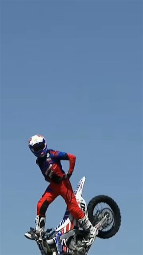 978K views · 8.8K reactions | Witness a motocross rider in action! Red and blue gear flashes as they catch air, performing a thrilling stunt. Pure adrenaline! #Motocross #StuntRider #Motorcycle #Adrenaline #ExtremeSports | Viral MX | Facebook