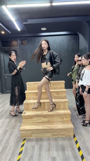 Walking down the stairs with cool kid models #bybacademy #thanhhuyennguyen #daotaonguoimau #5g