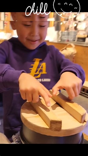 Coco and Shion on Instagram: "しおんののほほんな日常*** こっちゃんのダンスが続いておりますが しおんはあいかわらず かまどのふたを開けたり 大好きないくらご飯食べたり 楽しいお誕生日ウィークをのほほんと過ごしてます #キッズモデル #子役 #テアトルアカデミー #おおやしおん #癒し #笑顔 #お誕生日 #子供と過ごす日常 #kidsmodel #smile #chill #familytime #happybirthday"