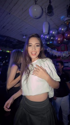 𝐋𝐀 𝐑𝐔𝐀𝐍𝐀 | 𝐂𝐑𝐎𝐒𝐒𝐎𝐕𝐄𝐑 | 𝐃𝐈𝐒𝐂𝐎𝐓𝐄𝐂𝐀 on Instagram: "🔥 ¡Este fin de semana Medellín tiembla de rumba! 🔥 La verdadera locura crossover solo se vive en La Ruana de Juana 💃🕺 🎉 VIERNES, SÁBADO Y DOMINGO FESTIVO Prepárate para una experiencia llena de energía, buena música y el mejor ambiente de la ciudad 🔥 💥 RUMBA 100% CROSSOVER 🥂 2x precios especial en todos los licores nacionales & importados 🕘 De 9 p.m. a 11 p.m. 🎟️ No cover con reserva — ¡arma tu combo y asegura tu 