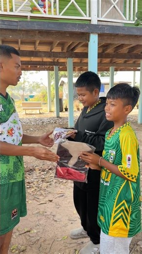 That's the twin brother's car, Nott and Note, it's bouncing around!!