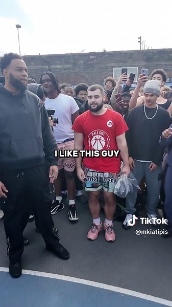 Streetball 1v1: Can Kicking MK in the Head Lead to a Win?