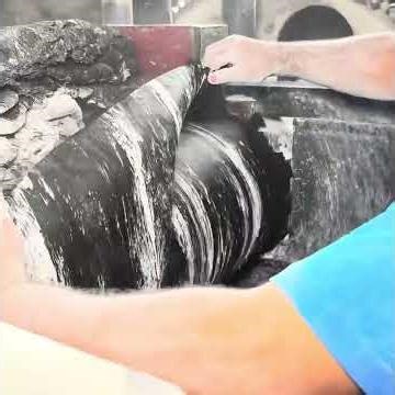 Filling Tire Gashes with Liquid Rubber: Factory Manufacturing Process