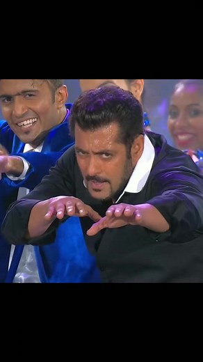 802K views · 29K reactions | Dance on Salman Khan's live programme show #reelsvideo #reelsviral #reelsfb #fypシ゚viralシ #reelsfypシ #fb #virals #comedy #dance #music #funny #Amazing #salmankhan #bollywood #bhaijan | Bhaijan Bhaijan | Facebook