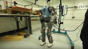 Un robot humanoïde apprend à marcher comme un humain