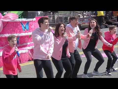 ‪@SharpeFamilySingers‬ LIVE PARADE PERFORMANCE!!! "The Greatest Show" from The Greatest Showman!