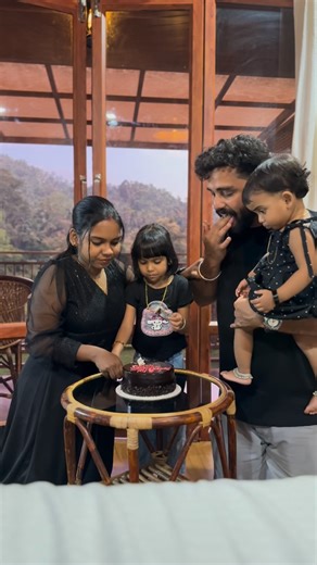 vavas foods on Instagram: "ജീവിച്ചു തുടങ്ങിയിട്ട് ഇന്നേക്ക് രണ്ടും വർഷം ❤️❤️wedding anniversary ❤️🥰"