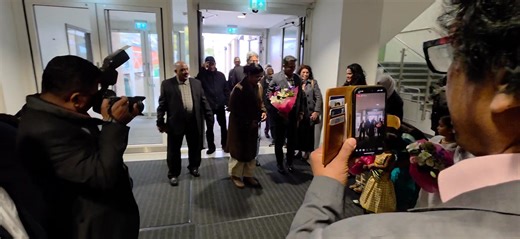 ශ්‍රී ලංකාවේ උන්නතියට සයුරෙන් එහා රැස්වීමට Alperton community school ශාලාවට සහභාගී වන කැබිනට් අමාත්‍යවරුන් පිළිගනිමින්.. #nalindajayatissa #nppsrilanka #harashanara #JVPYOUTH #nppuk #JVPItalia #saroja #NNpark #srilankatourism #srilanka #ANURAKUMARADISSANAYAKE #NPP #srilankatravel #srilankanfood #SriLankaCricket #bbcearth #BBC #ukapi | Mahinda Silva