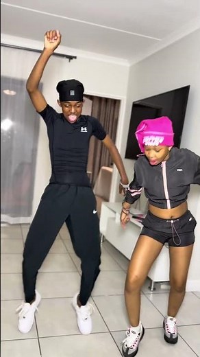 Zep zep dance with @peanuts & @busisiwe 👅😜 #amapianovibessa #amapiano #amapianodance #dance