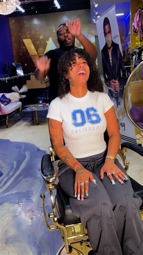 Jonathan Wright on Instagram: "@s3nsi.molly 🤍🖤Freeenn came through and Went Blonde 😍😘🖤🤍 Video Shoot Vibes😍 @freeennspalace Drop a 🤍🖤 if you Like Wig @kendrasboutique 🤍🖤 Mua @lolabeats_mua 🤍🖤 Outfit @hairgalleria_north_htx 🖤🤍 Glue @beautyexchange 😍"