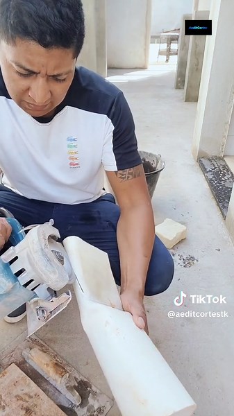 Construction Techniques: Using a Handheld Electric Sander