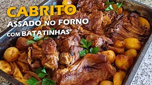 Cabrito Assado no Forno com Batatinhas | Cabrito Assado da Consoada Típico nas mesas nacionais em algumas regiões do país na época natalícia e no domingo de Páscoa, o cabrito assado no forno é um clássico intemporal da gastronomia portuguesa. Saiba como preparar este cabrito assado com batatinhas no forno, que irá deslumbrar toda a gente à mesa e fazê-lo viver mais as épocas festivas. #cabrito #culinária #receitasdenatal #receitas #comofazer #natal #forno #pascoa #páscoa #receita #receitasfaceis