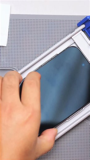 Techno Craj on Instagram: "iPhone17Air Immersive unboxing + screen protector application"