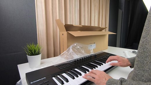 NI Komplete Kontrol A49 MIDI键盘无人性开箱
