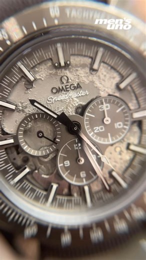 men’s uno Hong Kong on Instagram: "#unotimepiece | Omega歐米茄推出七款全新Speedmaster Dark and Grey Side of the Moon系列腕錶，向1968年太陽神8號首次環月飛行任務的歷史致敬！ Speedmaster Dark Side of the Moon系列首款腕錶在2013年面世，而Grey Side of the Moon系列首款腕錶則在2014年面世，是以1968年太陽神8號首次環月飛行任務為靈感製造。當時太空人兼任務指揮官Jim Lovell身處月球另一端，無法接收雷達訊號，便對地面控制中心說：「We will see you on the other side. （我們在另一邊相見）」這段歷史啟發Dark Side of the Moon系列腕錶的誔生。Jim Lovell在執行該任務期間，提及：「The Moon is essentially grey.」這便成為Grey Side of the Moon系列腕錶創作靈感。 今年Omega全新Dark Side of the Moon系列