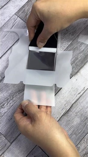 Front and back full-coverage integrated screen protector Protects your phone from front to back