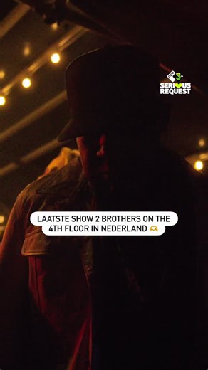 NPO 3FM | We want more on Instagram: "Na 33 jaar stopt de iconische dance-act. Frontman D-Rock leidt al sinds 2008 aan Parkinson, waardoor hij niet meer kan optreden. Tijdens 3FM Serious Request doen ze hun allerlaatste optreden in Nederland, met een belangrijke afsluiter: “You’re Never Alone”. Je hoort 2 Brothers on the 4th Floor ook tweemaal in de Top 3FM Serious Request. ‘Never Alone’ op #850 en ‘Dreams’ op #478. Tune in en luister mee naar de meest aangevraagde platen tijdens 3FM Serious Req