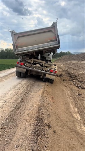 ​The Art of Balance: Heavy Duty Precision 🔊📐 Serio721 #truckdriver #automobile #lkw #camion