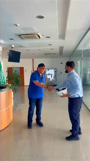 Arabian Drive on Instagram‎: "جولة سريعه داخل مصنع شاحنات ايسوزو بالمملكه 📹📹 #ارابيان_درايف #حسن_كتبي #سيارات #السعودية @imsacksa"‎