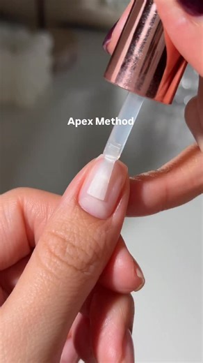 I just love me a classy all white mani 😍✨ and of course using the apex method 😮‍💨 For those wondering, this is to reinforce the nail, prevent cracking and to build a nice curve without bulk at the cuticle line. ICYMI: my thumb nails are very flat with no natural curve, and even some ripples because — Hi, I’m an autoimmune girly 👋🏼 building the apex is necessary for aesthetic purposes and durability. @glowdipnails •code BEELONAILS - Diamond White *affiliate/paid to create #dippowder #dippowd