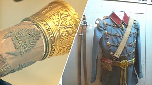 Casca Adrian model 1916 este cea mai comună piesă de echipament purtată de întreaga armată română în timpul Primului Război Mondial. De concepție și producție franceză, această cască a fost introdusă în uzul armatei române în anul 1917, fiind folosită în cadrul marilor bătălii de la Mărășești, Mărăști și Oituz. Ea este compusă dintr-o calotă semisferică realizată din tablă deasupra căreia este montată o creastă ce amintește de vechile coifuri de pompieri, creastă ce are rolul de a proteja capul 