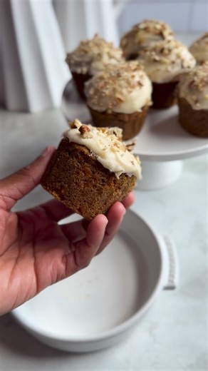 Kgomi Carvalho | Kitchen 🍽 on Instagram: "AIR FRYER CARROT CUPCAKES 🧁 Have you made cupcakes in your airfyer yet? I used the @instantpotsa Vortex Airfryer to make these delicious cupcakes then I frosted them with cream cheese frosting. I used the “Bake” function which changes the speed of the airflow creating a mini oven and the ClearCook Window helps make sure nothing is overcooking. 😄 There are some Black Friday deals up at @hirschs_homestores , check out their specials on the Vortex Airfry