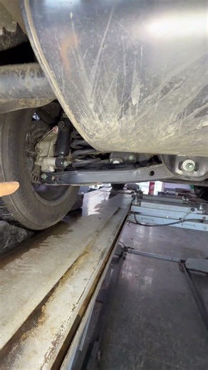 Hyundai ix35 Rear Shock Absorber Replacement (DIY Guide