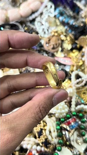 Interested in pre-owned jewelry from Japan? Add us on Line: @299jvdfx