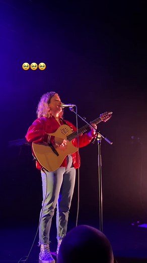 Emma Peters Live Performance at Trianon | French Pop Music