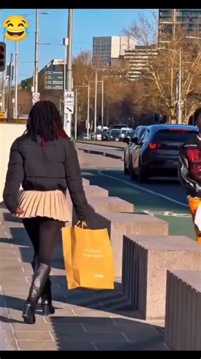 Drills Prank on Instagram: "Pants ripping prank 🤣🤣🤣 #americanprank #usprank #usaentertainment #americanhumor #usacomedy #americanfunnyvideos #americanvibes #madeinusa #americanlaughs #viralvideo #trendingreels #reelhumor #funnyreels #laughoutloud #hilariousvideos #comedyreels #instafunny #funnymoments #laughchallenge"