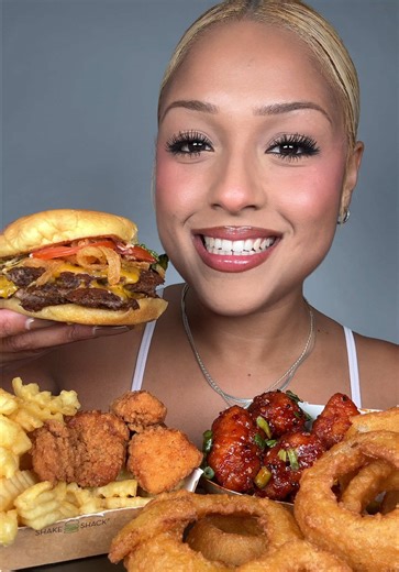 @SHAKE SHACK put love into my order 😍 double cheeseburger, onion rings, Kshack bites and fries 🍔🍟 #burgers #onionrings #crunchy #mukabng #asmr