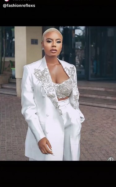 Ladies On White suit#whitesuit#ladiessuits #white#suits#designersuits #girlsuits