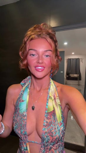 Love the skin you’re in, you’ve only got one! ✨ I used to hate myself, letting my mind tell me I wasn’t enough. But through deep healing, I’ve finally accepted every part of me, my flaws, imperfections and now I love myself inside and out. 💖 You can do this too. Heal, transform, and fall in love with yourself. DM me “HEAL” now to start your healing journey on my course and step into the life you deserve.